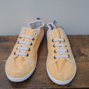 Vionic Beach Yellowish Orange PISMO Sneakers size 8